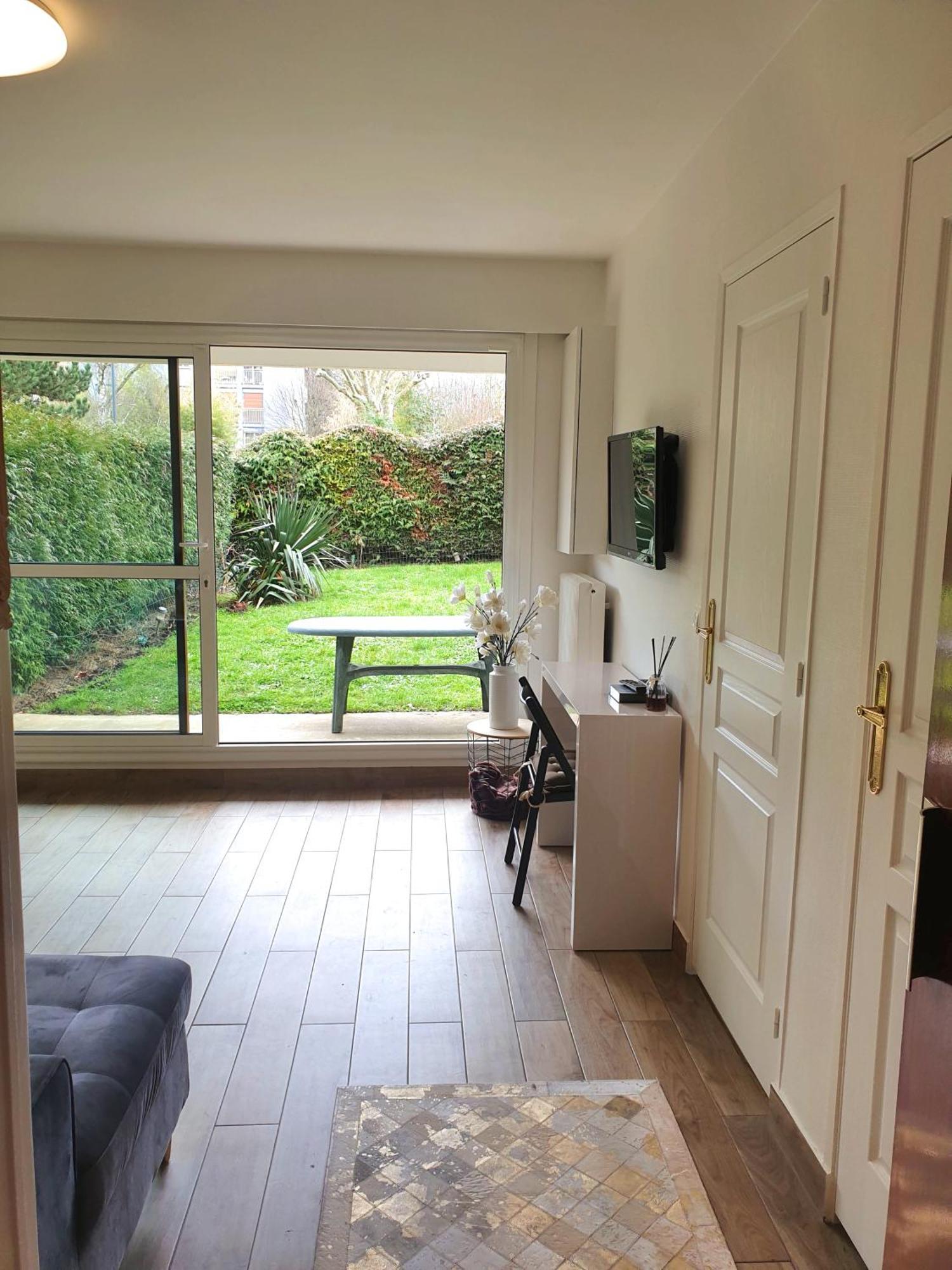 Appartement Avec Jardin Prive - 2 A 4 Voyageur Chaville Exterior photo