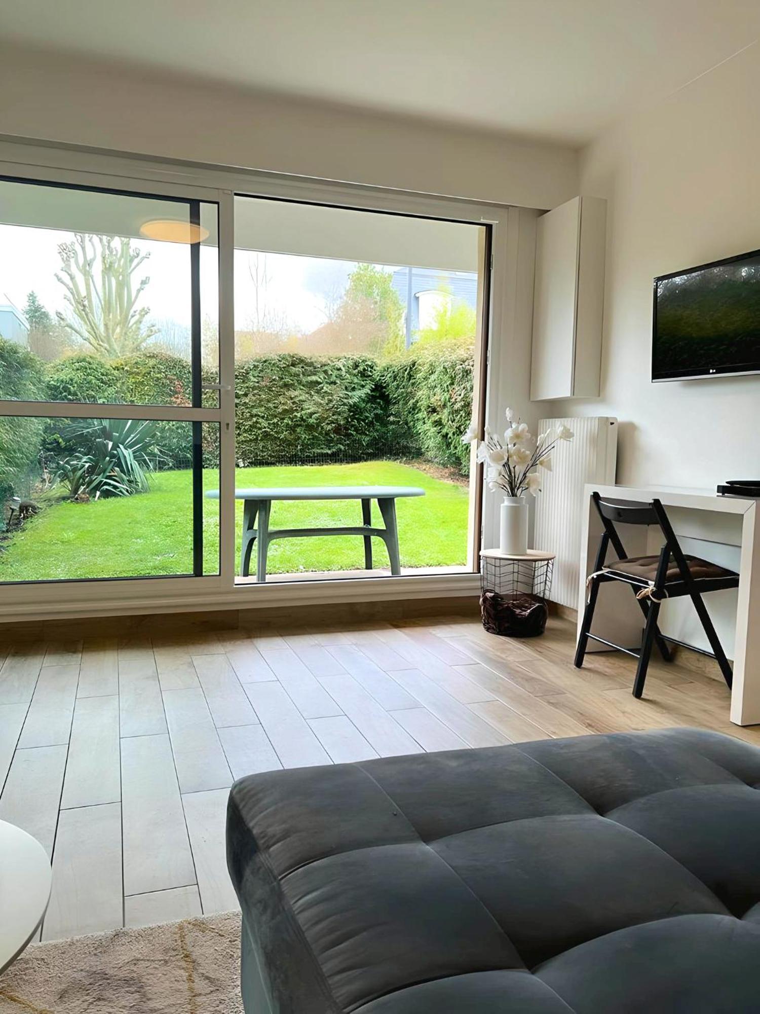 Appartement Avec Jardin Prive - 2 A 4 Voyageur Chaville Exterior photo