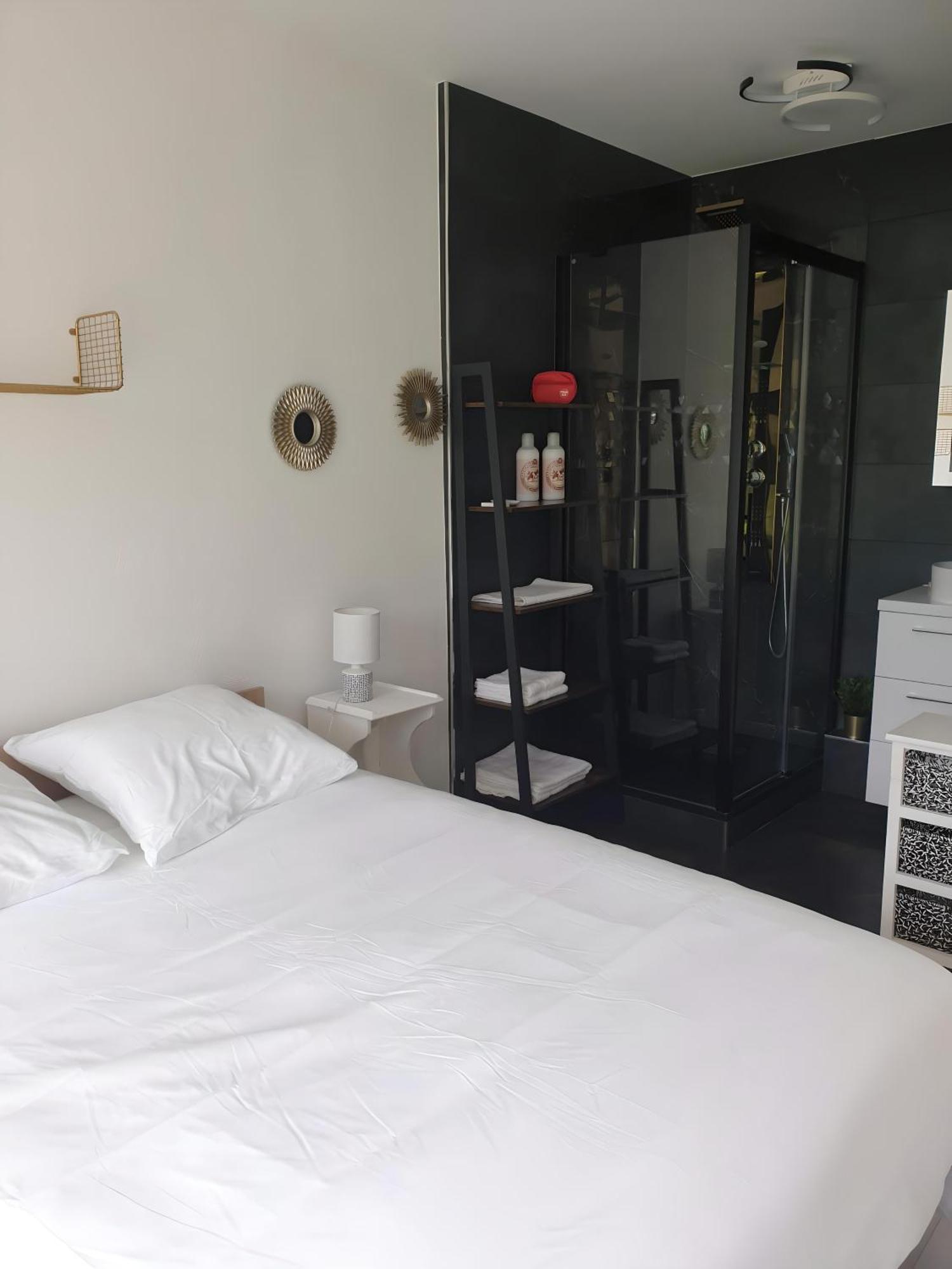 Appartement Avec Jardin Prive - 2 A 4 Voyageur Chaville Exterior photo